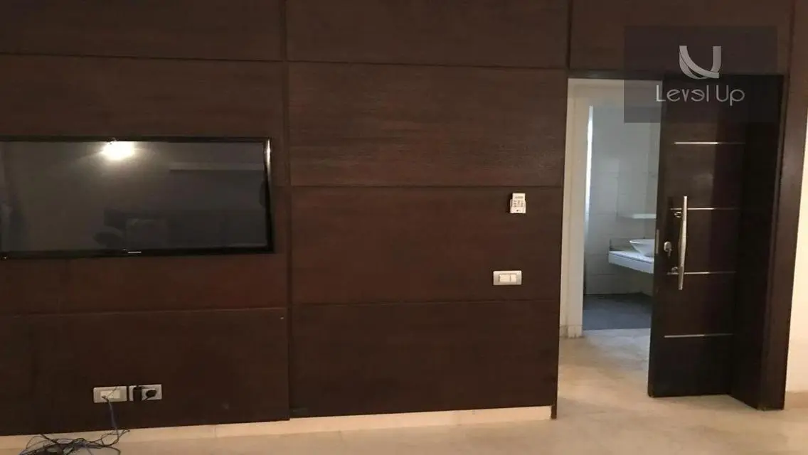 90-Square Meter Apartment in The Village for 35000