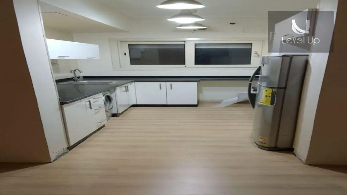 90-Square Meter Apartment in The Village for 35000