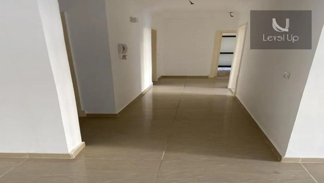 شقة فاخرة بموقع متميز في B8
