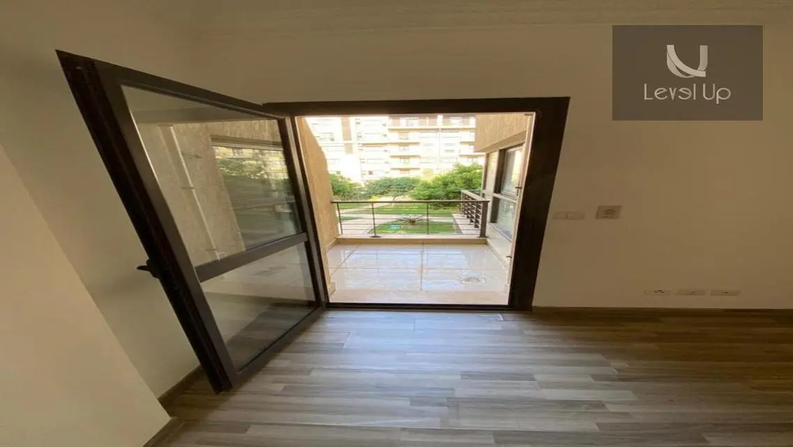 شقة فاخرة بموقع متميز في B8