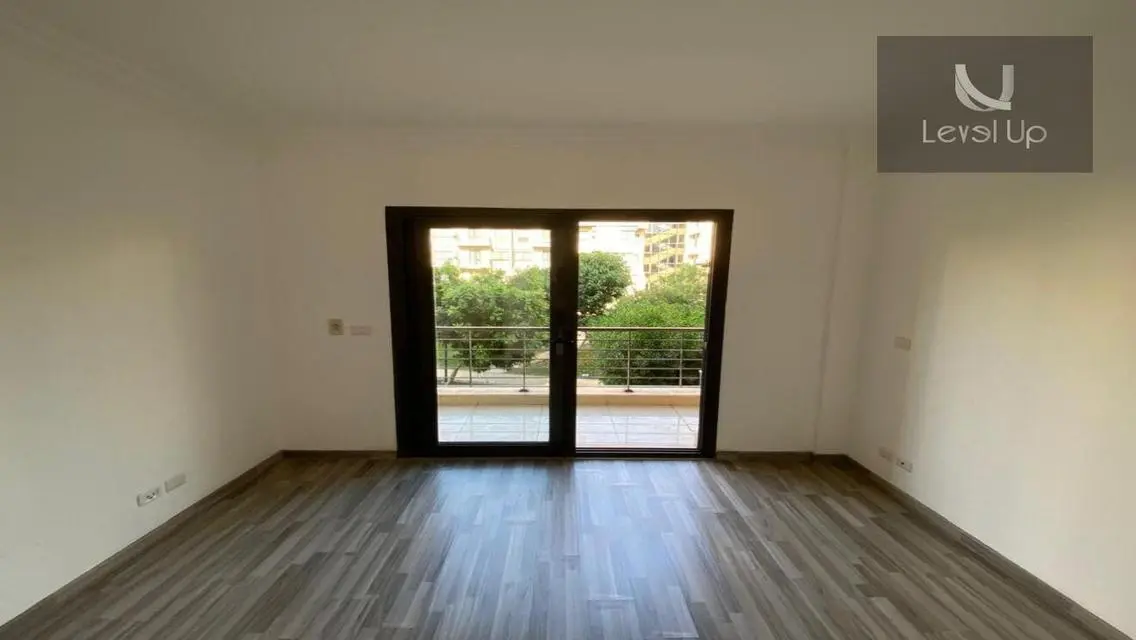 شقة فاخرة بموقع متميز في B8