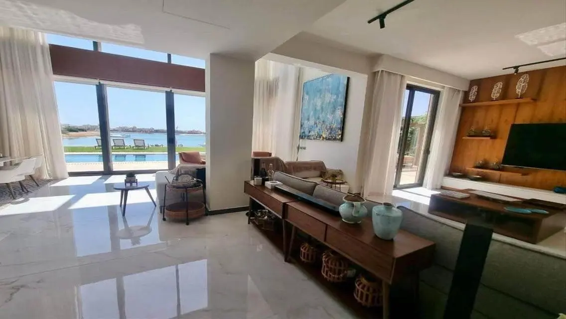 Luxury Villa for Sale - Stunning Views and Private Garden