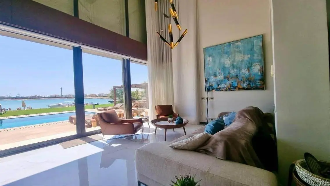 Luxury Villa for Sale - Stunning Views and Private Garden