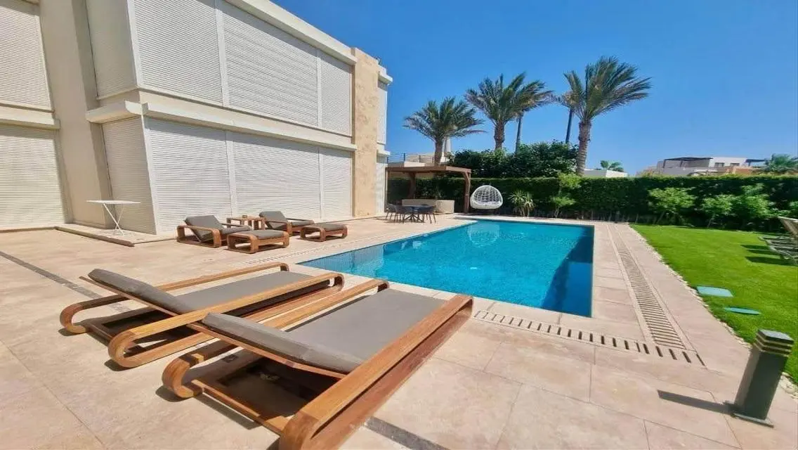 Luxury Villa for Sale - Stunning Views and Private Garden