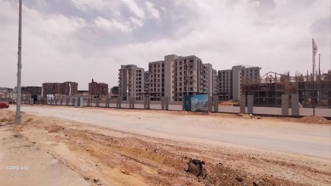 فيلا فاخرة للبيع بمساحة واسعة وإطلالة مميزة