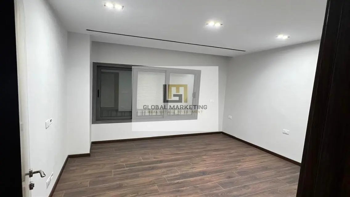 Luxurious Apartment in Modern Building with Premium Amenities