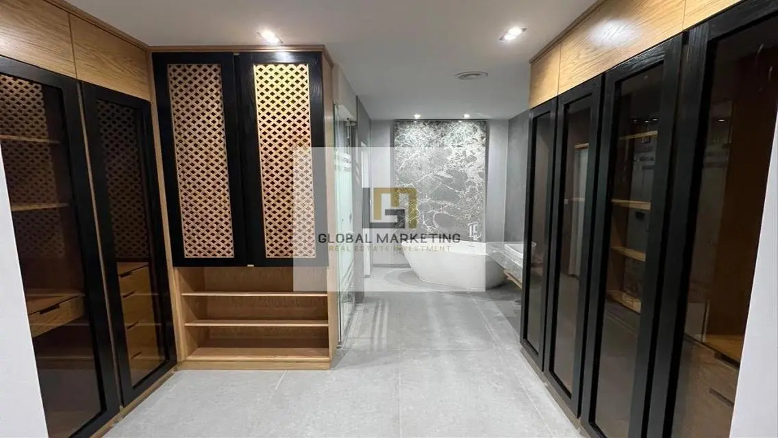 Luxurious Apartment in Modern Building with Premium Amenities