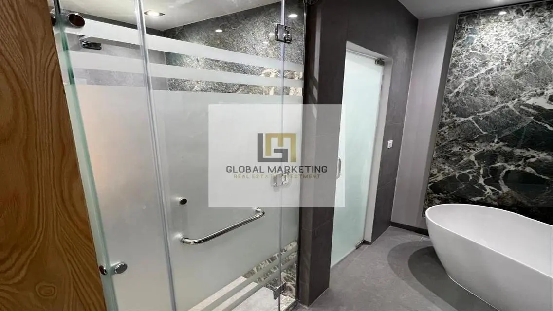 Luxurious Apartment in Modern Building with Premium Amenities
