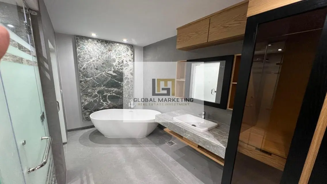 Luxurious Apartment in Modern Building with Premium Amenities