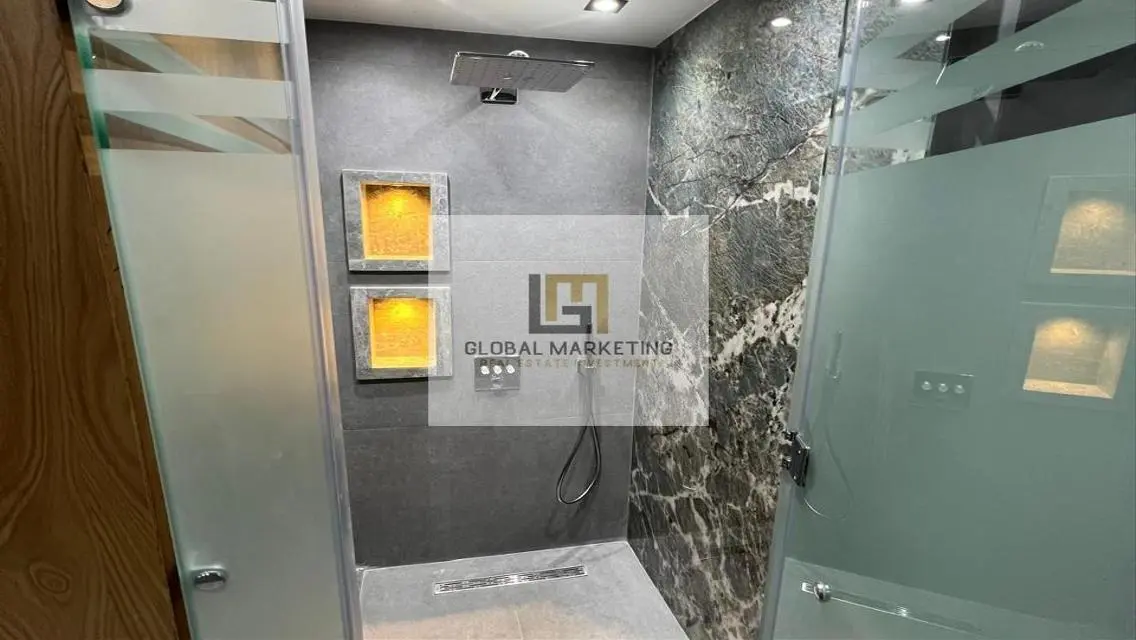 Luxurious Apartment in Modern Building with Premium Amenities