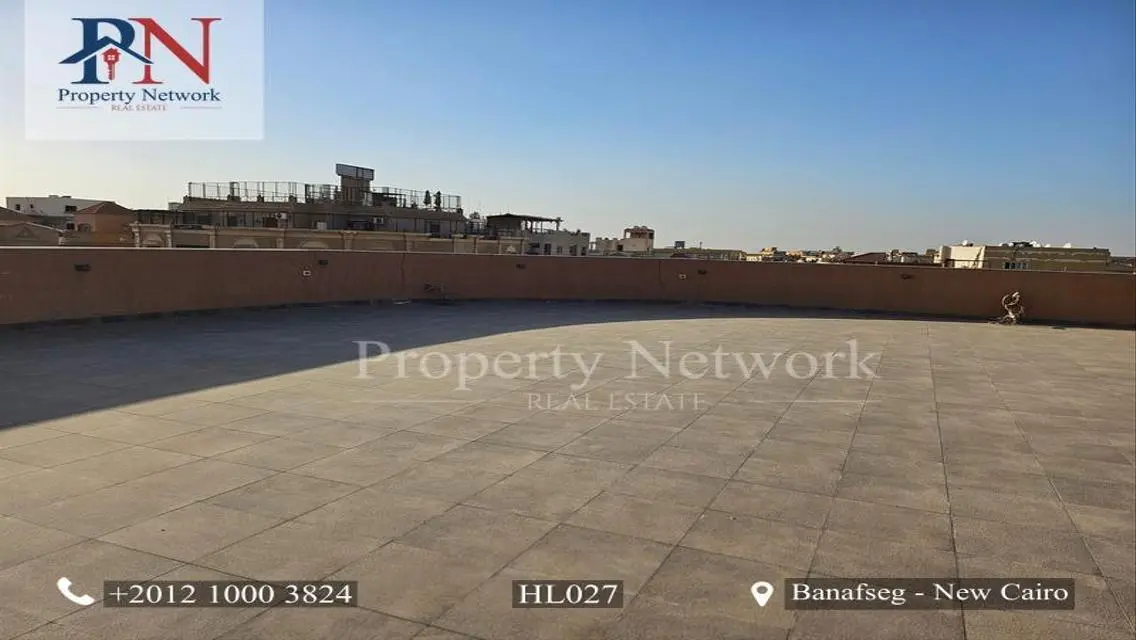 عقار فخم مع حديقة ومسبح خاص
