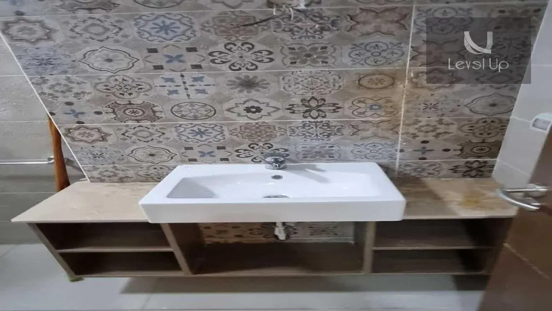 شقة فاخرة بمساحة واسعة في موقع مميز