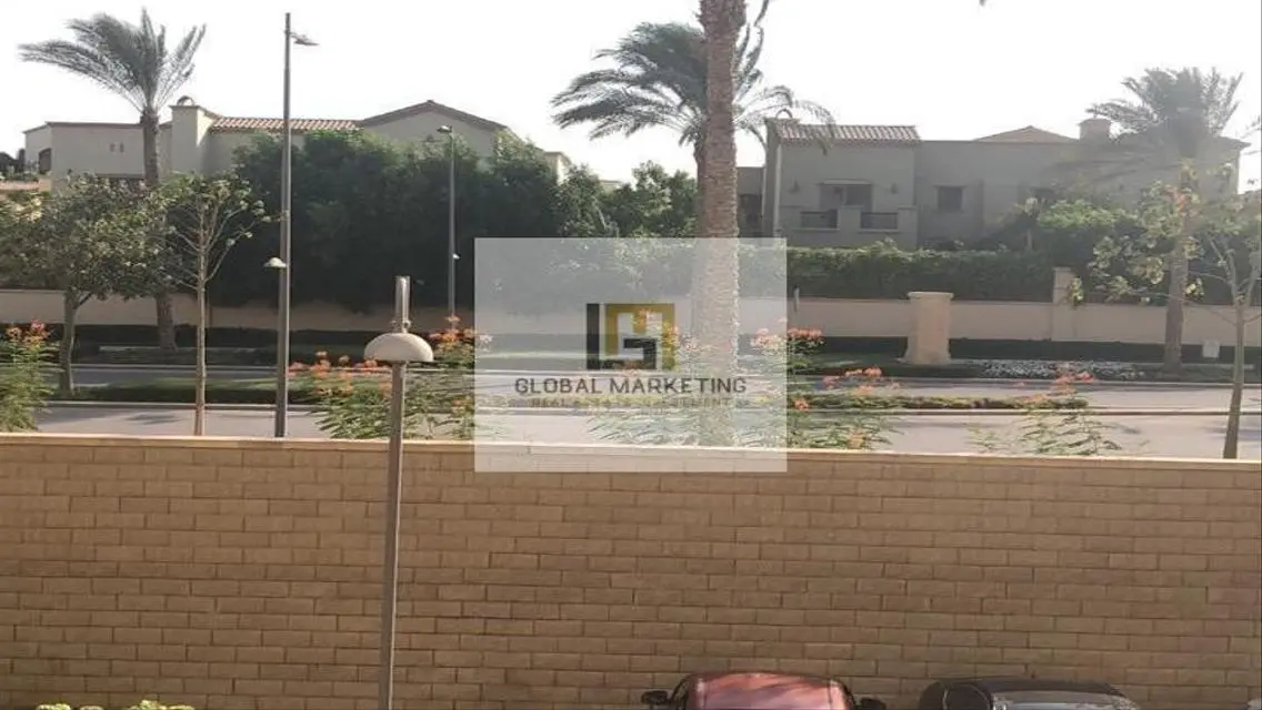 فيلا فاخرة للبيع بمساحة 180 متر