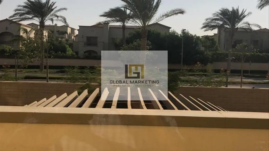 فيلا فاخرة للبيع بمساحة 180 متر