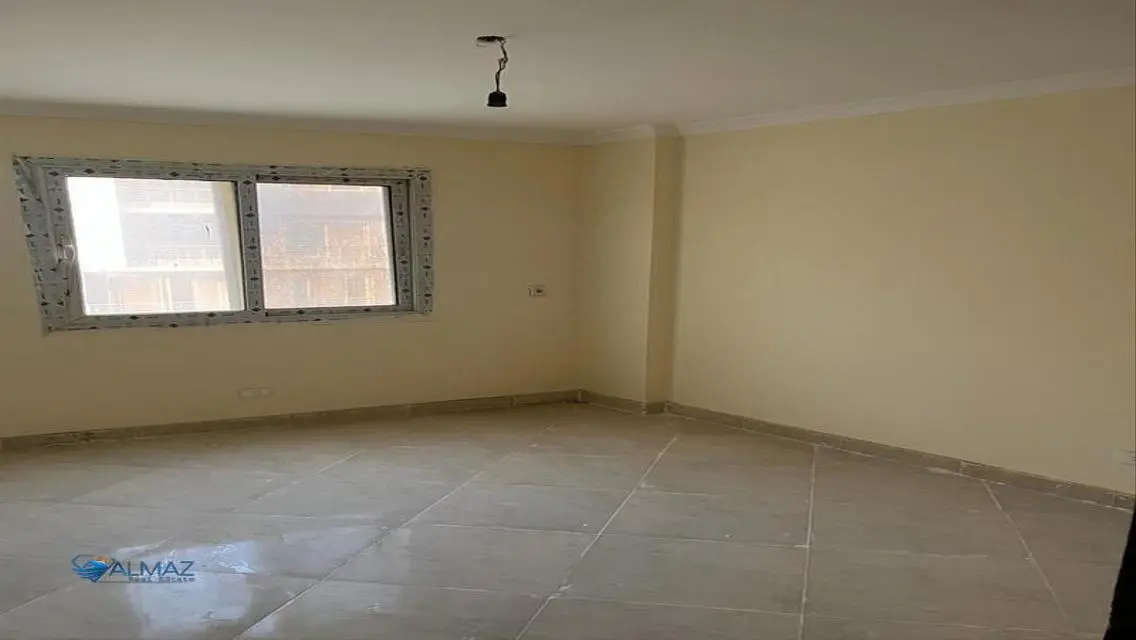 شقة رائعة للإيجار في E8717-D-130-3-2-13 بسعر 13000 جنيه