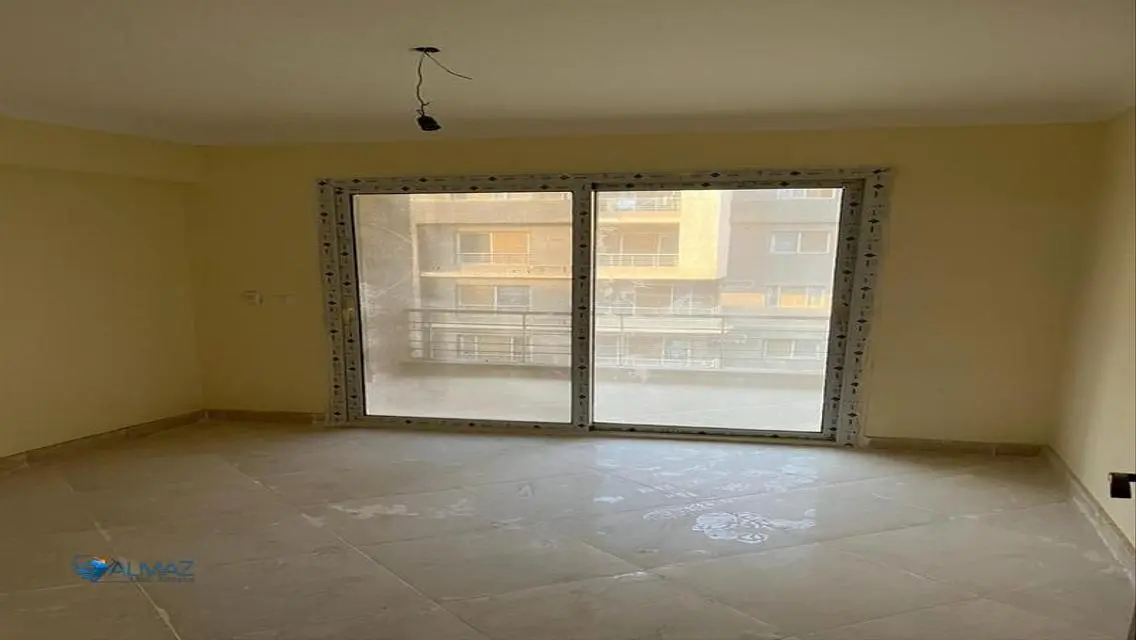 شقة رائعة للإيجار في E8717-D-130-3-2-13 بسعر 13000 جنيه