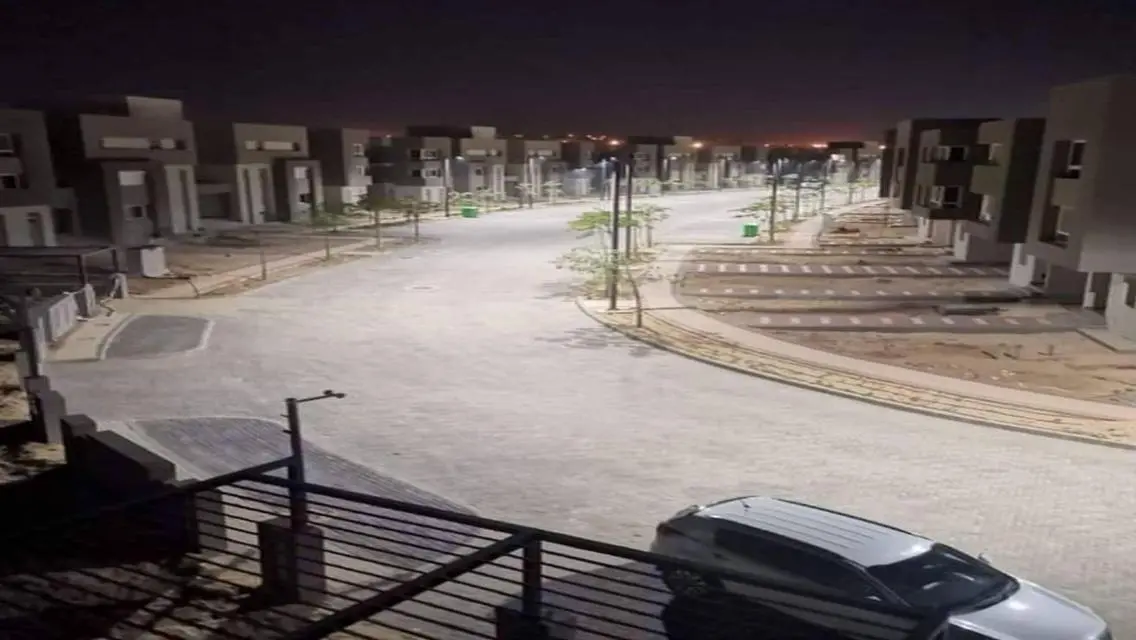 فيلا فاخرة للبيع مع مسبح خاص وحديقة خاصة