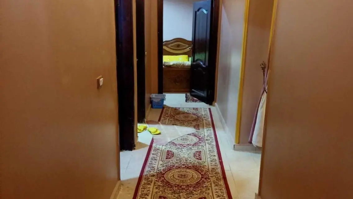 شقة فاخرة للبيع بحي هادئ