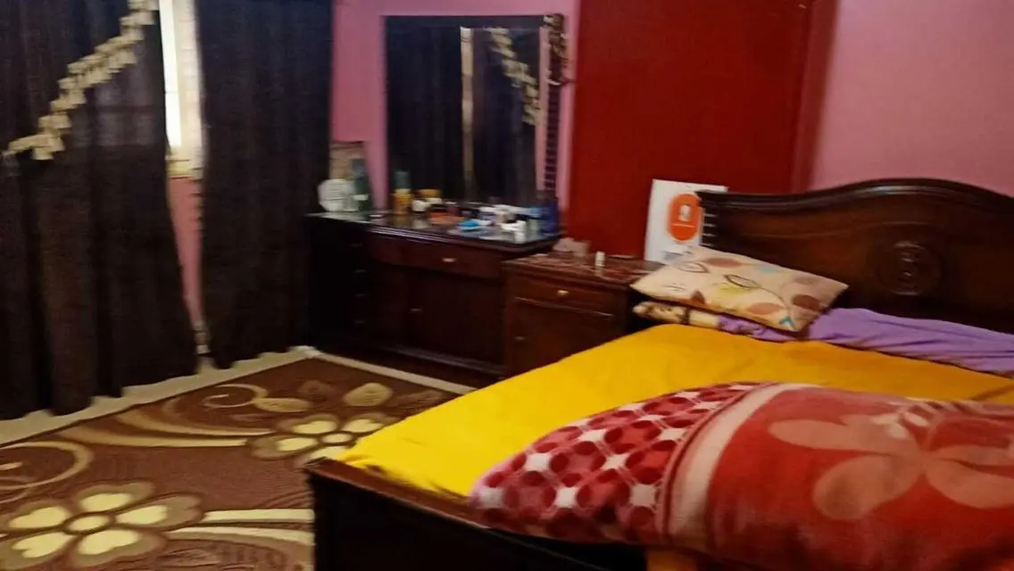 شقة فاخرة للبيع بحي هادئ