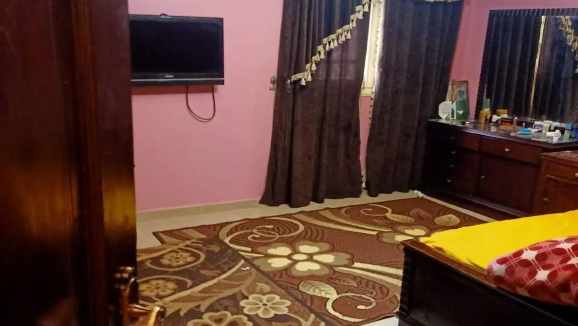 شقة فاخرة للبيع بحي هادئ