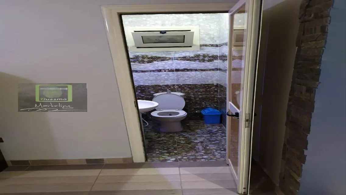 شقة رائعة مع شرفة بمساحة 230 متر