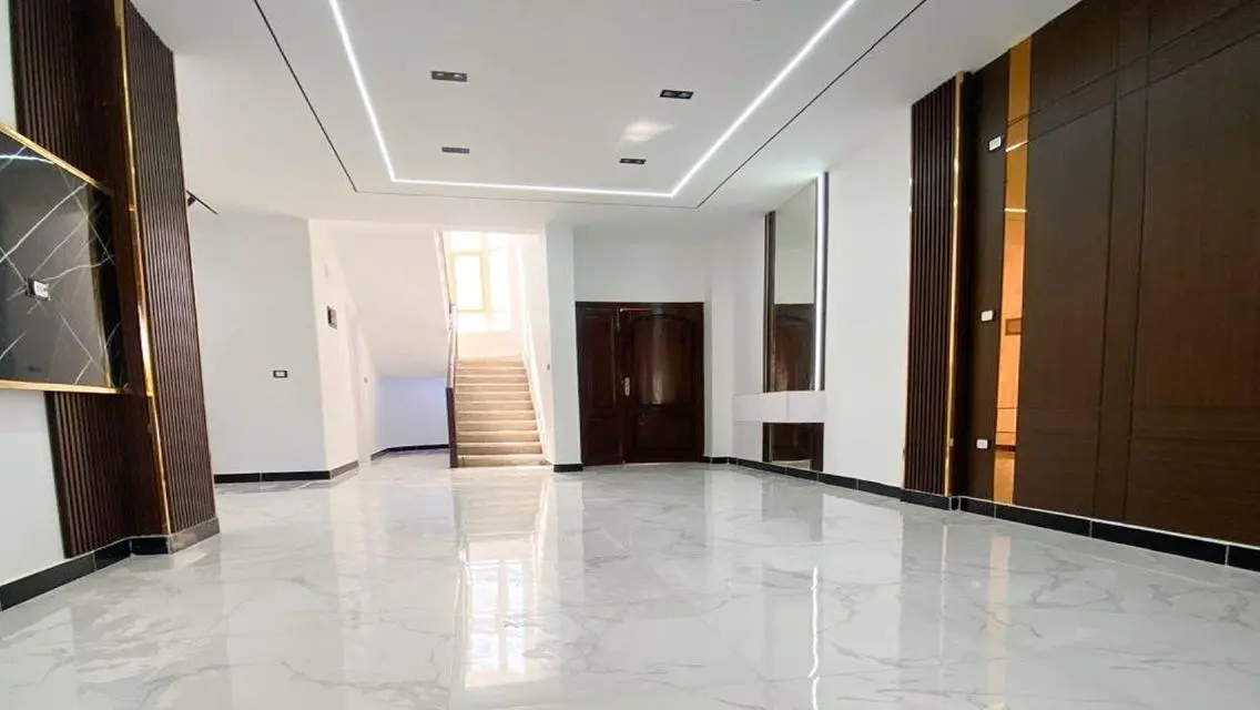 شقة فاخرة للمبيعات - مساحة 250 متر مع شرفة