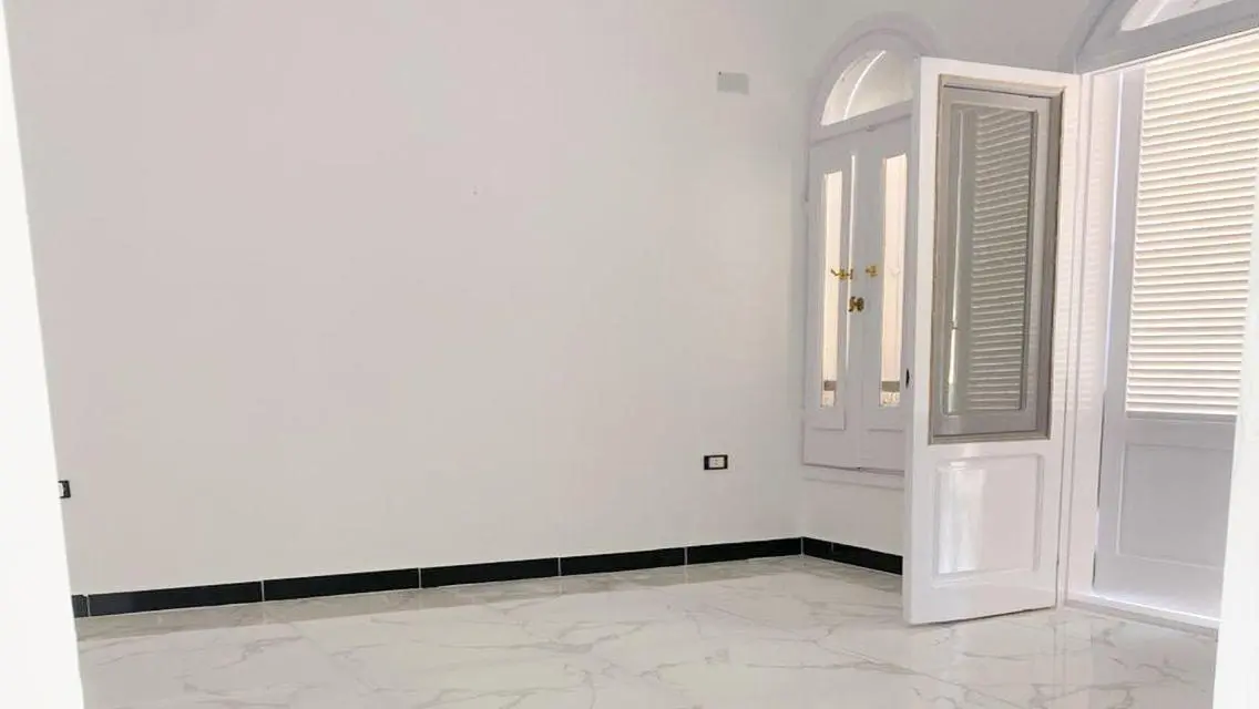 شقة فاخرة للمبيعات - مساحة 250 متر مع شرفة