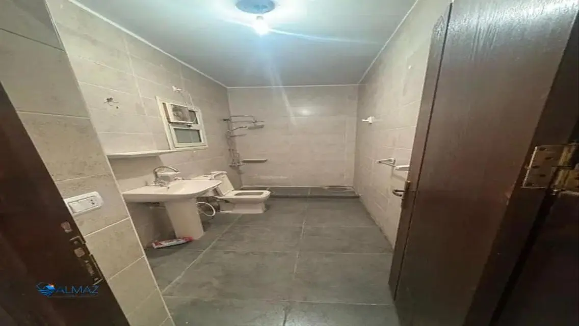 شقة فاخرة بمساحة 17000 متر