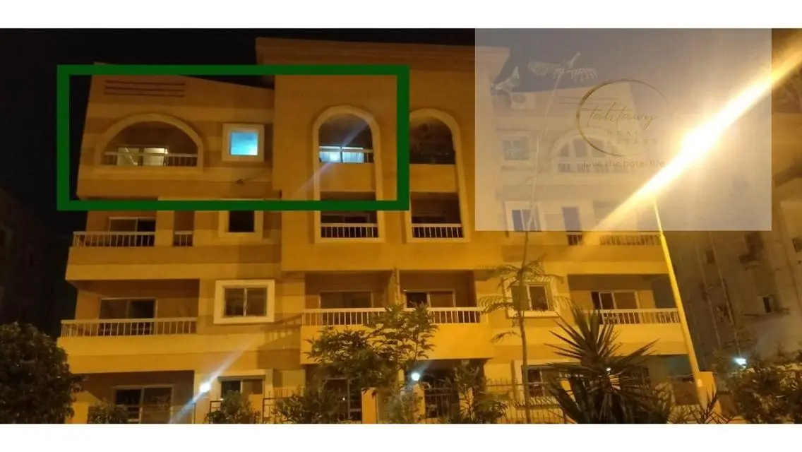 شقة فاخرة بمساحة واسعة للبيع