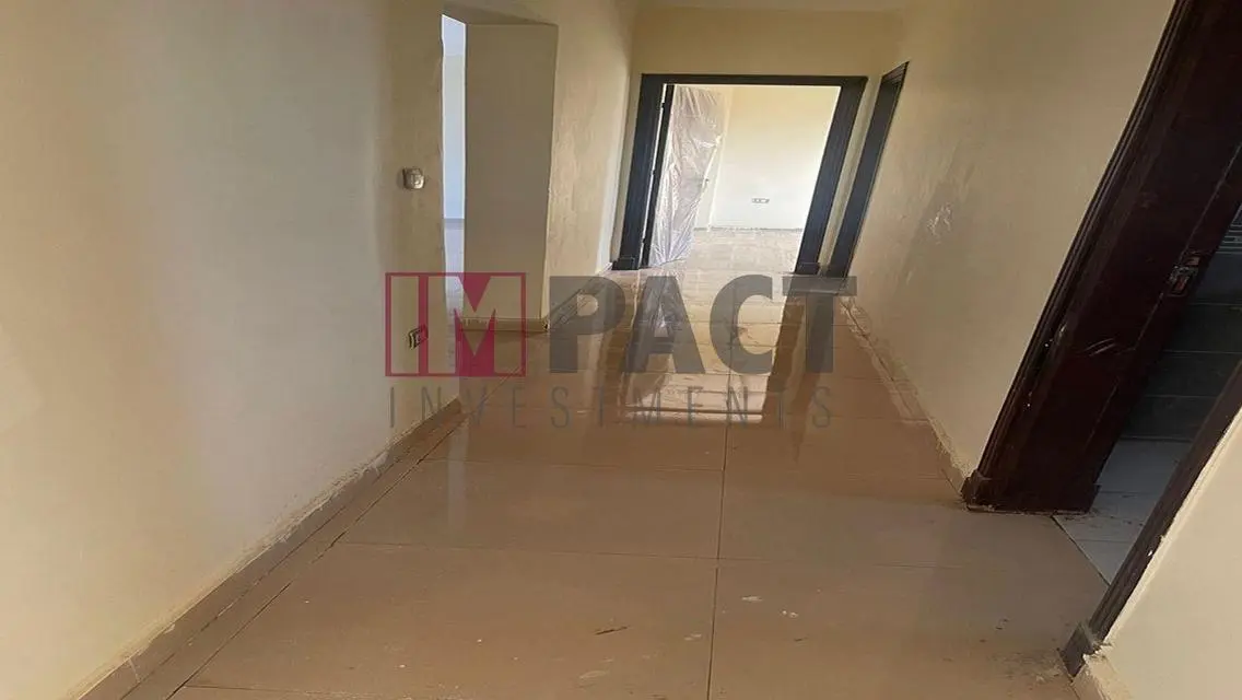 فيلا فاخرة للبيع مع مسبح وحديقة خاصة