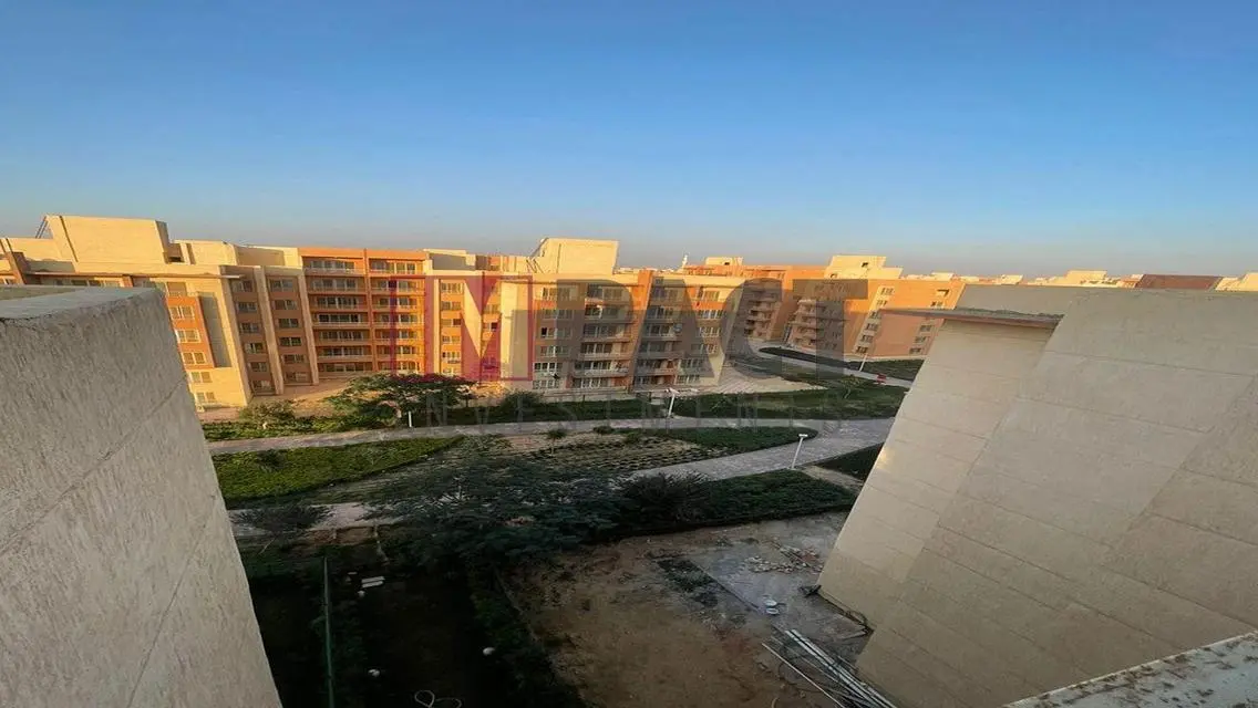 فيلا فاخرة للبيع مع مسبح وحديقة خاصة