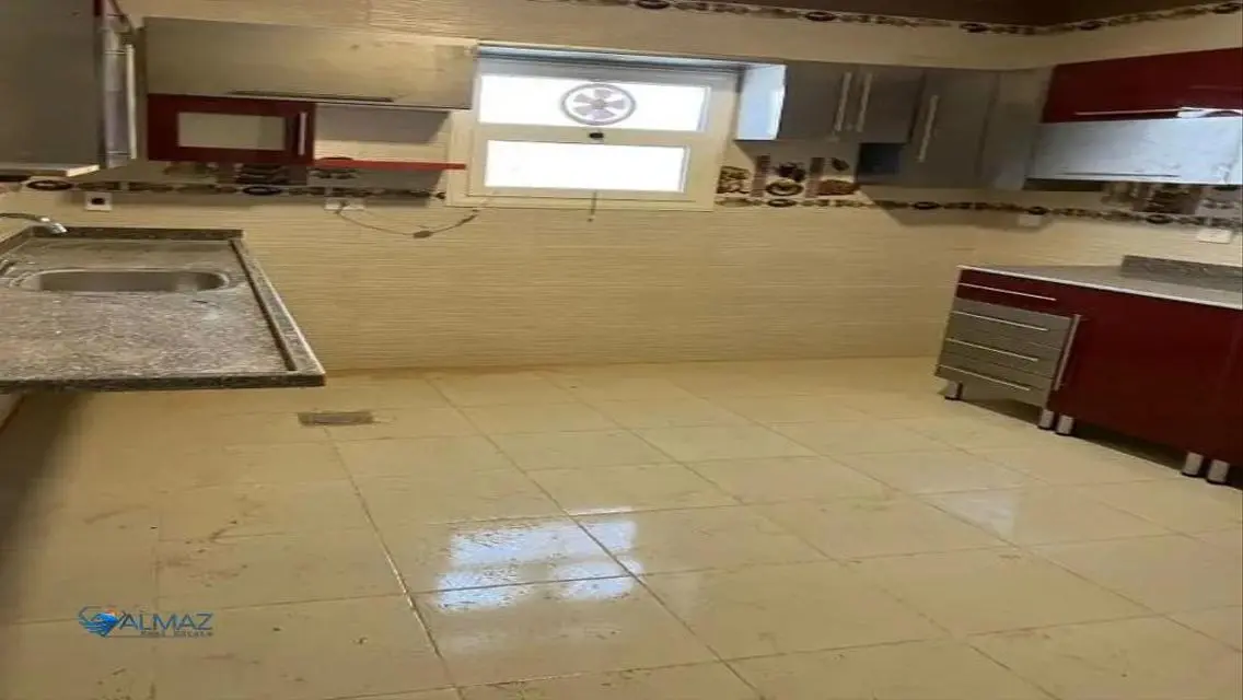 شقة رائعة للبيع في E8719-200