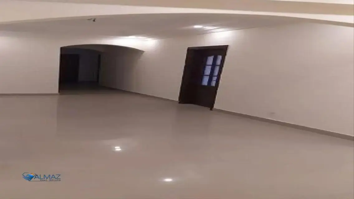 شقة رائعة للبيع في E8719-200
