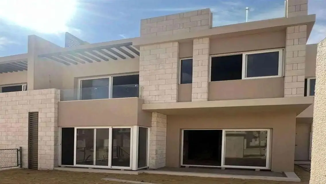 فيلا فاخرة مع مسبح خاص وحديقة في موقع متميز