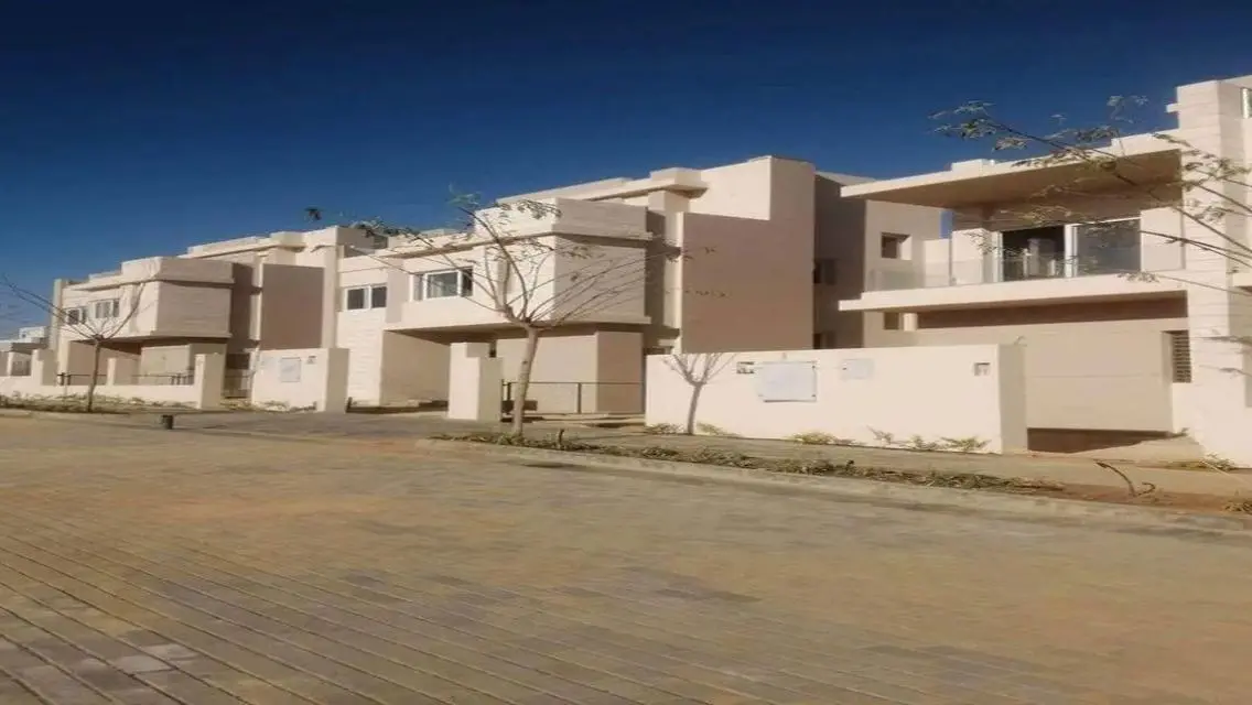 فيلا فاخرة مع مسبح خاص وحديقة في موقع متميز