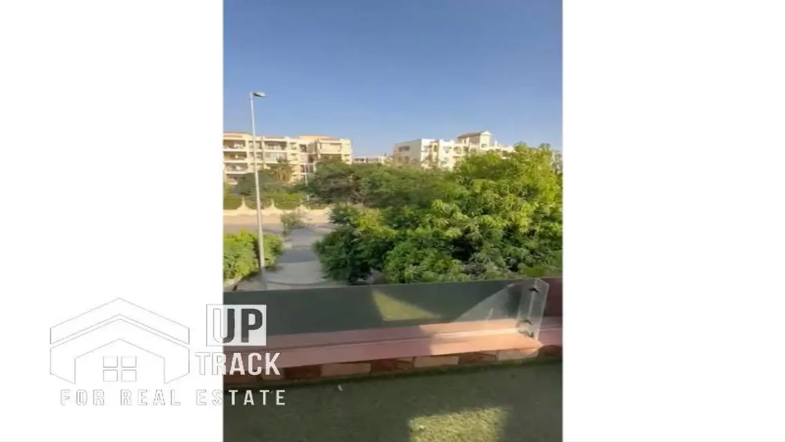 فيلا فاخرة بـ 450 م² مع مسبح خاص وحديقة
