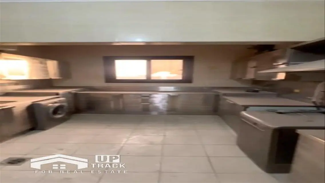 فيلا فاخرة للبيع بمساحة 400 متر