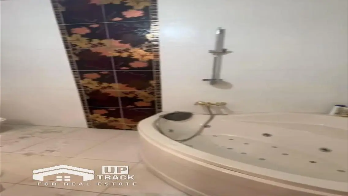 فيلا فاخرة للبيع بمساحة 400 متر