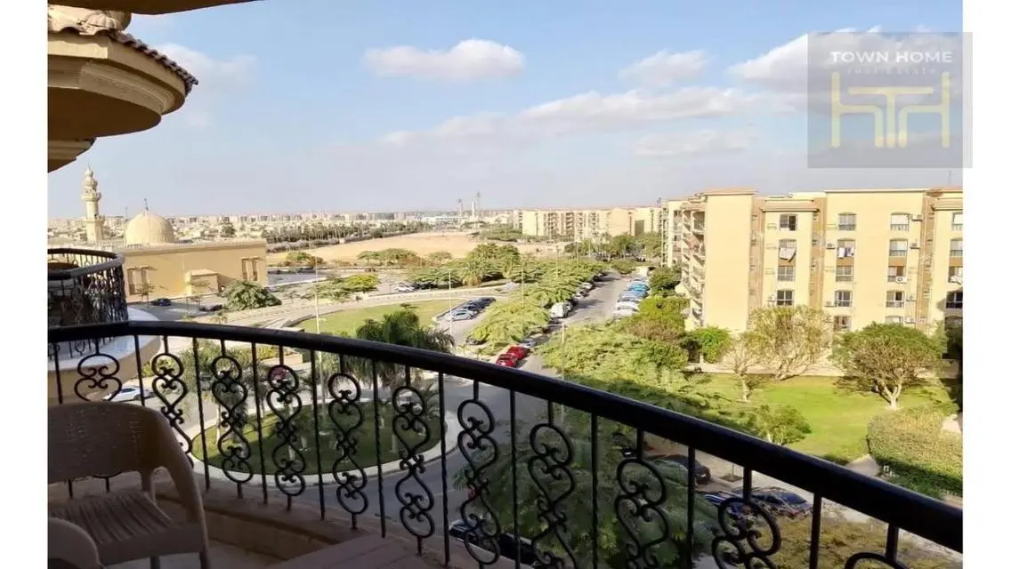 شقة للإيجار بمساحة واسعة في قلب المدينة