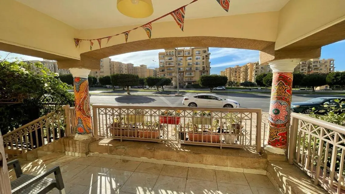 عقار فخم مع خدمات رائعة في منطقة 128-55-B2