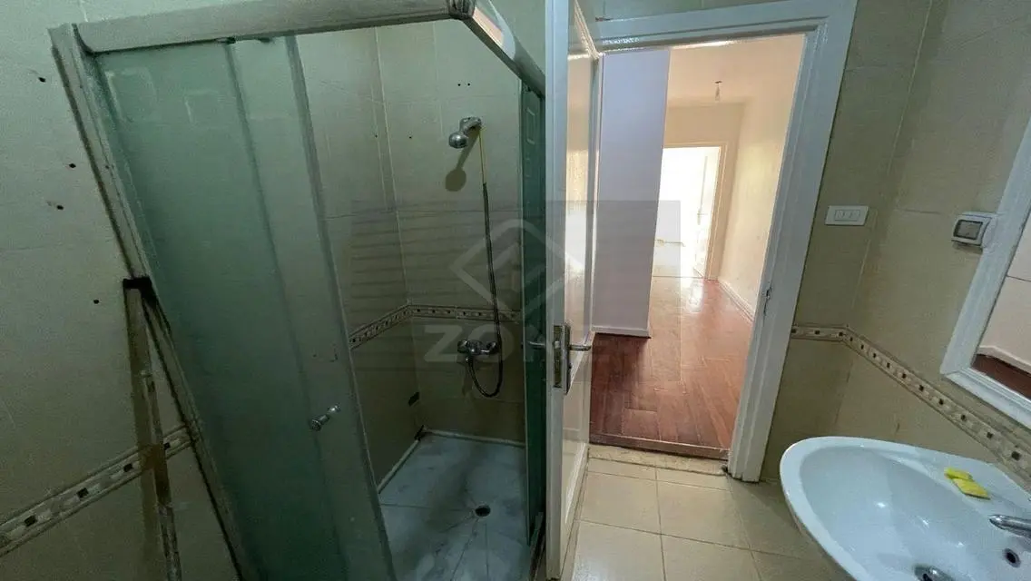عقار فخم مع خدمات رائعة في منطقة 128-55-B2