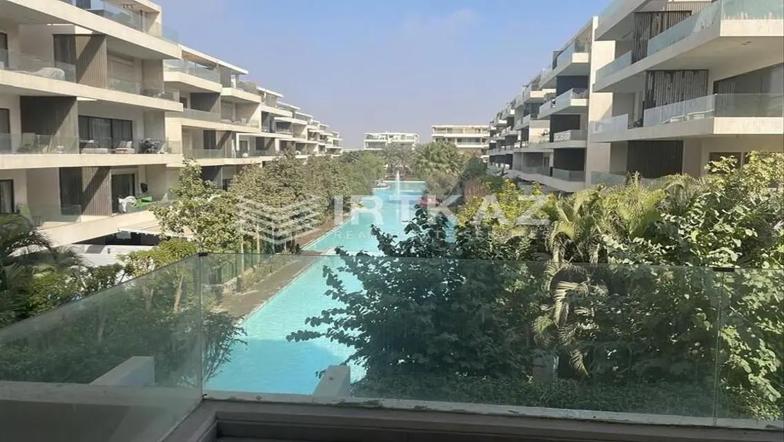 Luxury Villa for Sale: Stunning Lake View