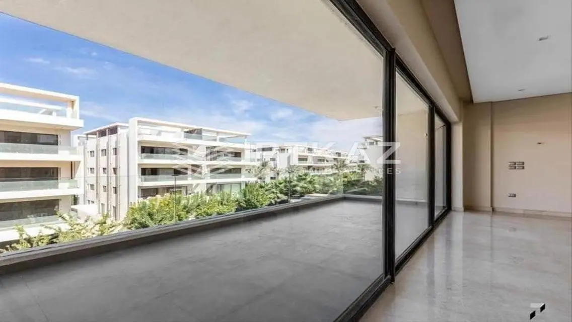 Luxury Villa for Sale: Stunning Lake View