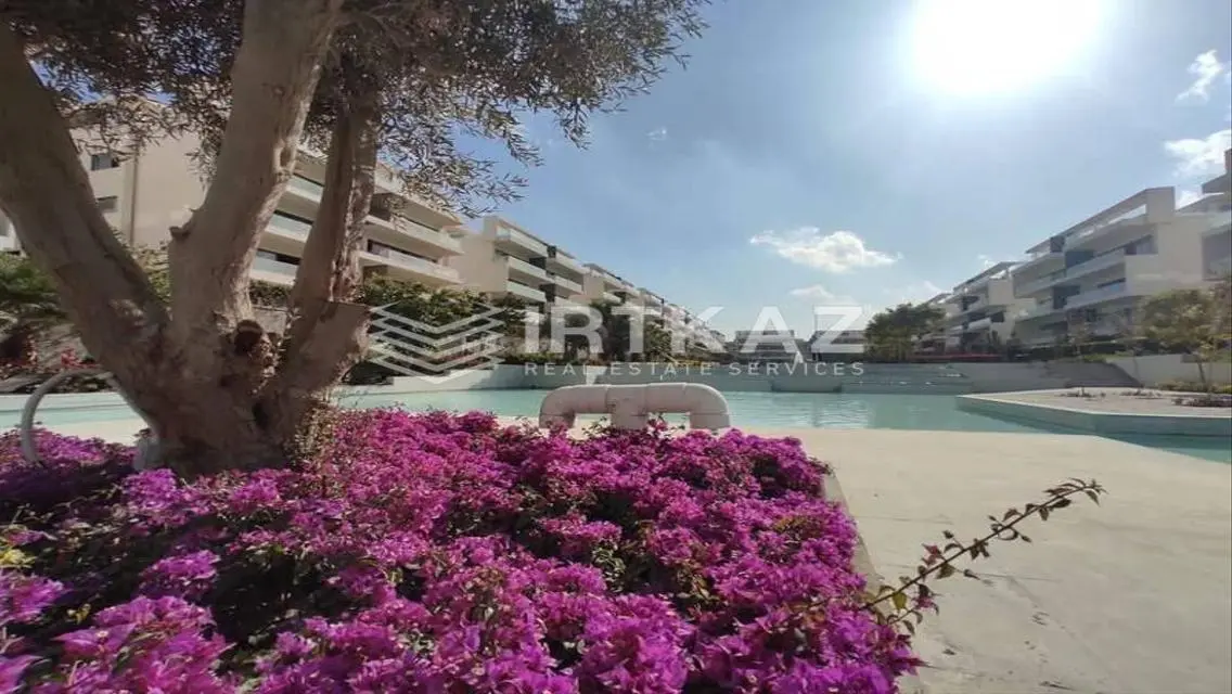 Luxury Villa for Sale: Stunning Lake View