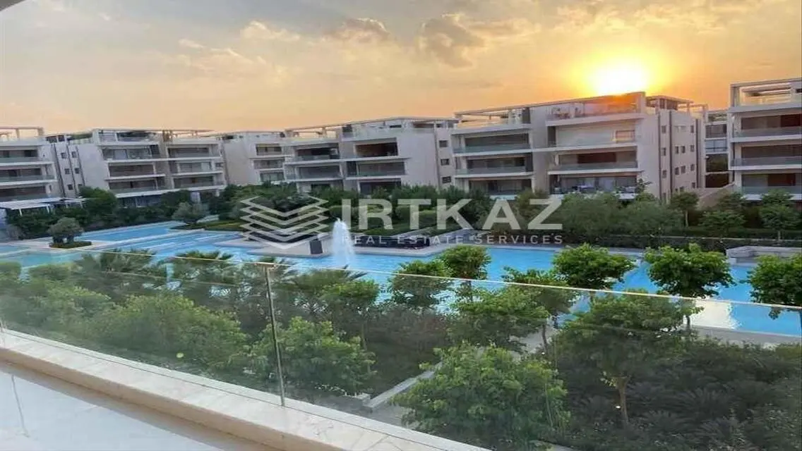 Luxury Villa for Sale: Stunning Lake View