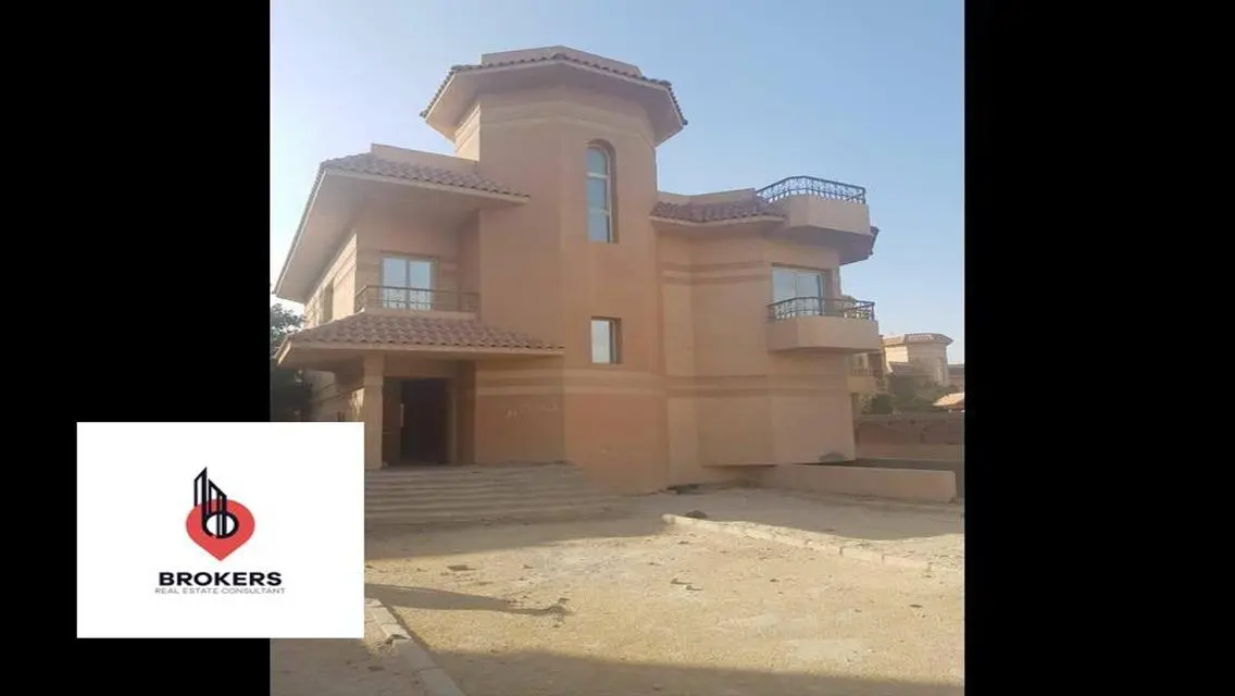 Luxurious 6-Bedroom Villa with Private Garden and Shared Pool
