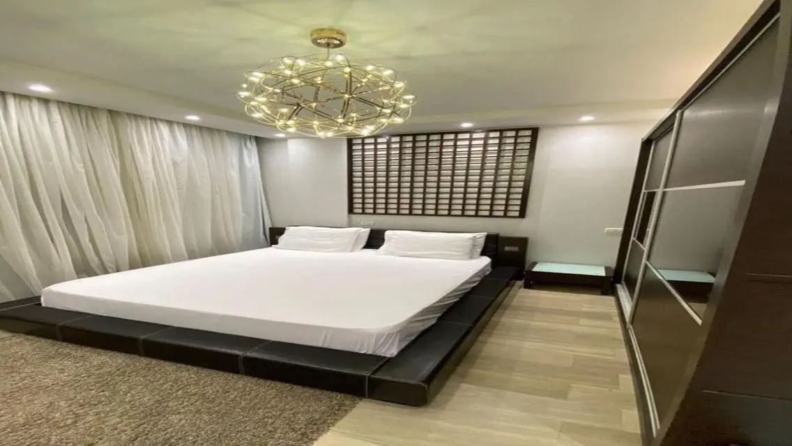 Luxury Apartment with Stunning Views of Main Attractions