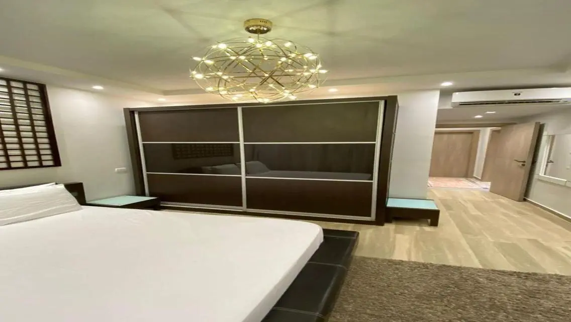 Luxury Apartment with Stunning Views of Main Attractions