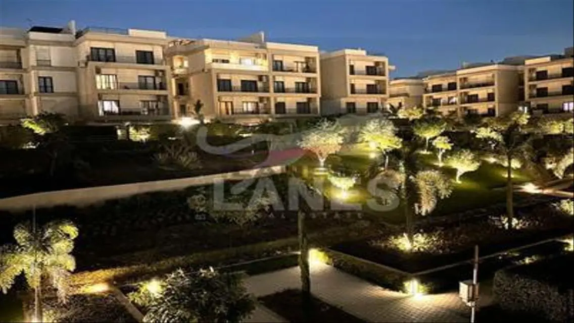 شقة فاخرة للبيع في الفايفث سكوير