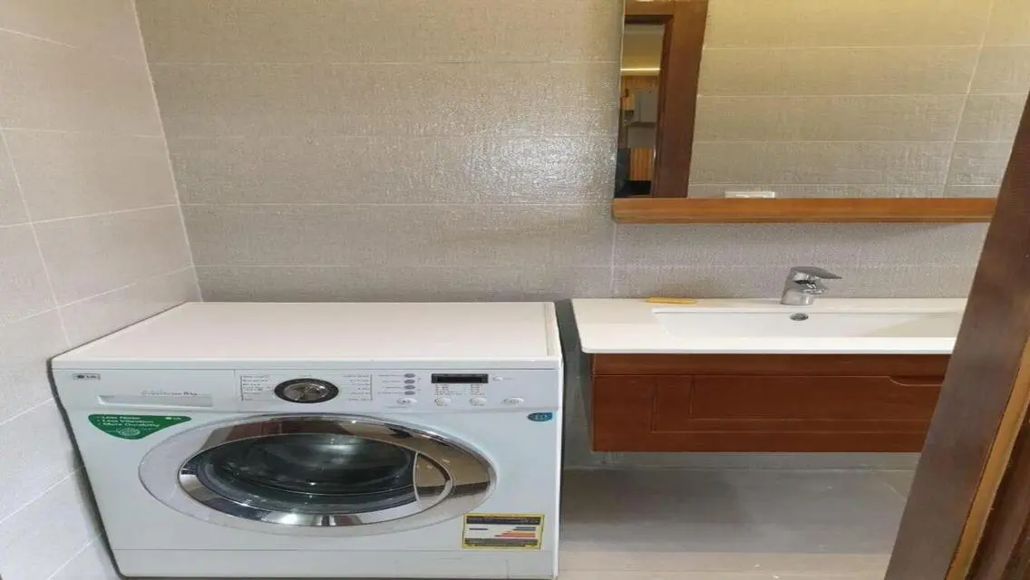 Stylish Apartment for Sale Overlooking Lakes